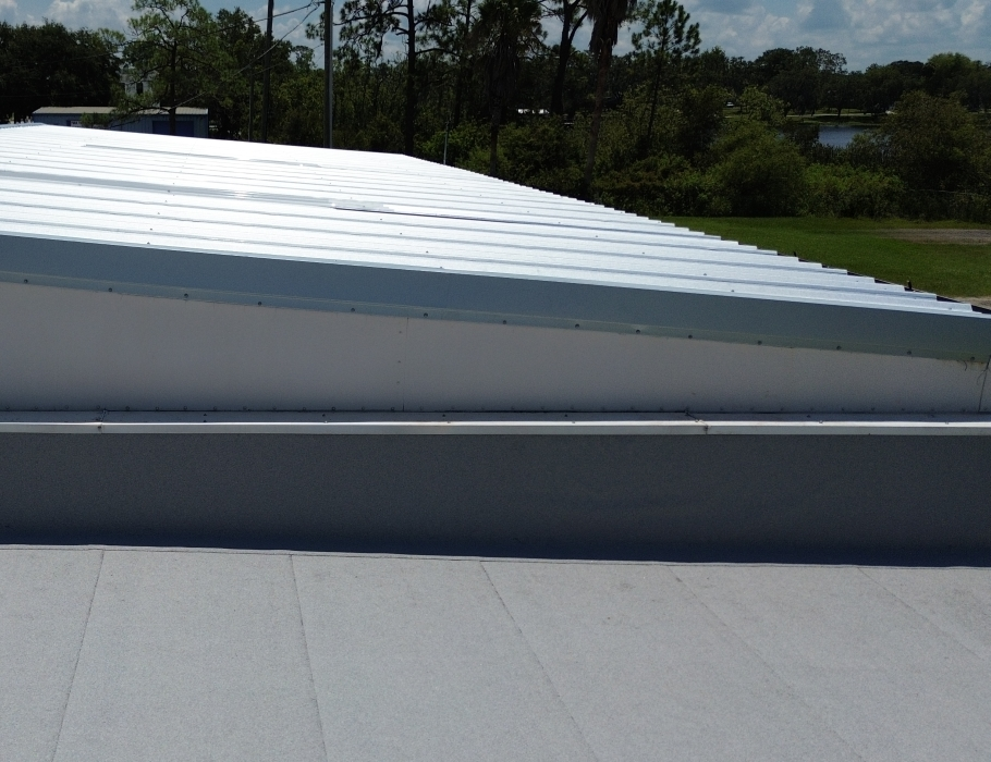 A commercial building in Tavares, Florida with a new roof installed by West Orange Roofing