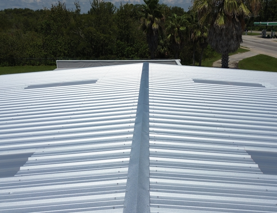 Am Auburndale, Florida commercial building with a new metal roof installed by West Orange Roofing